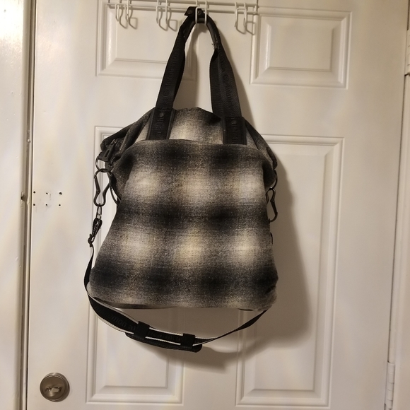 LULULEMON Athletica *Fast in Flight* Gray Plaid Wool Gym Tote Bag. - Picture 4 of 16
